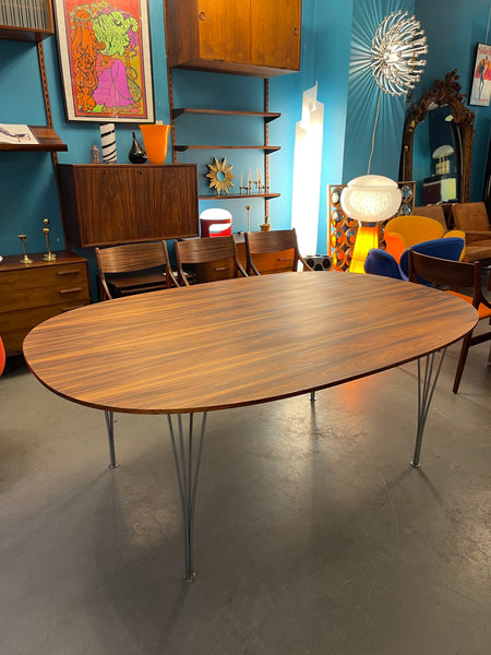 Table super-ellipse
