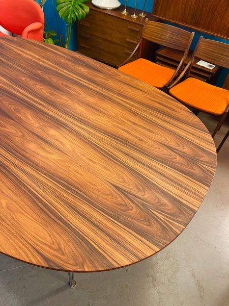 Table super-ellipse