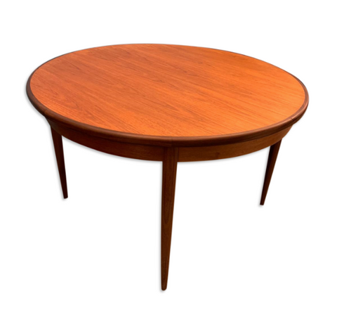 Table ronde scandinave